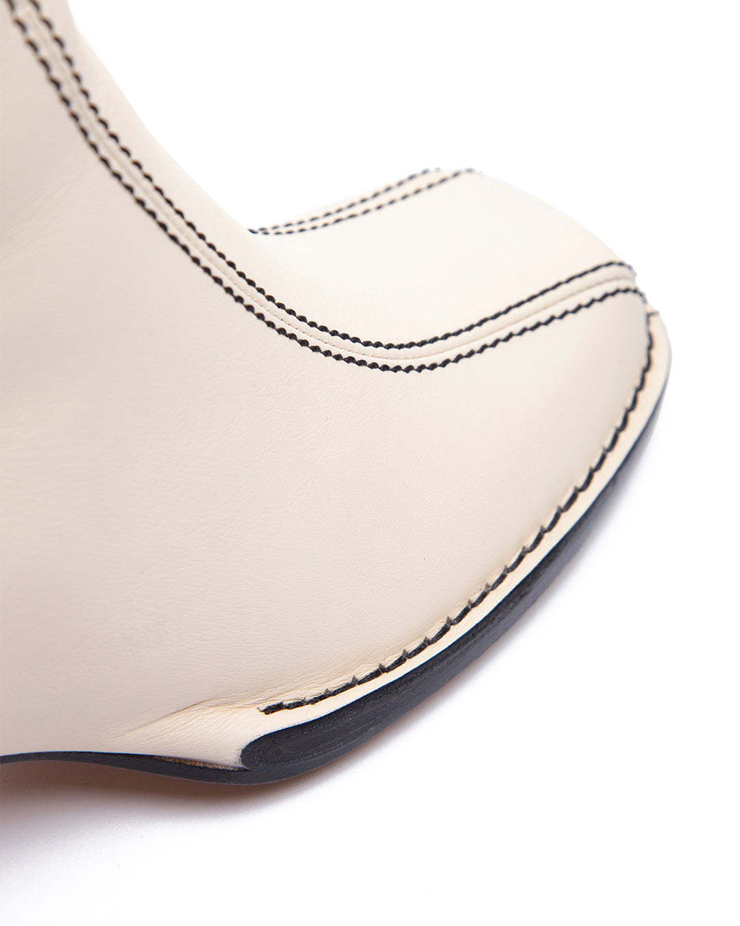 Idealo white black thread