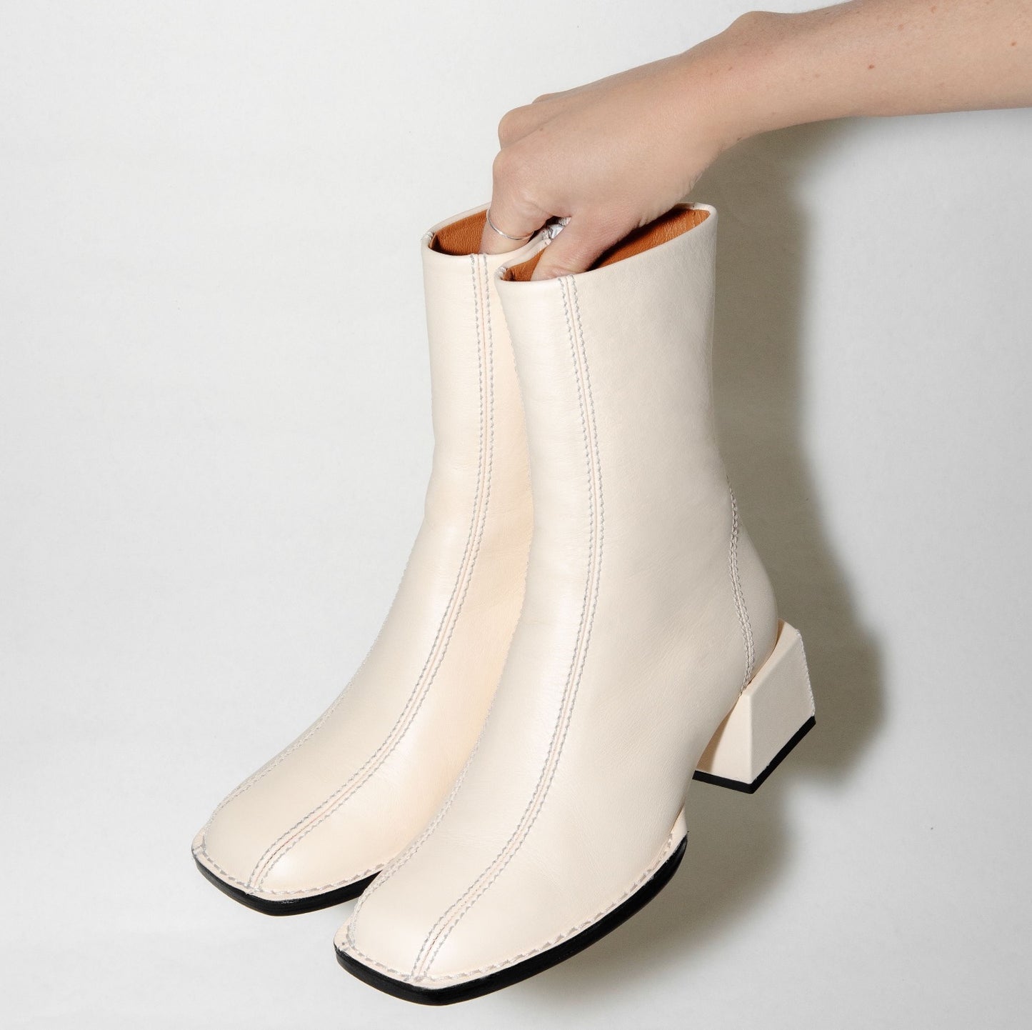 Idealo white